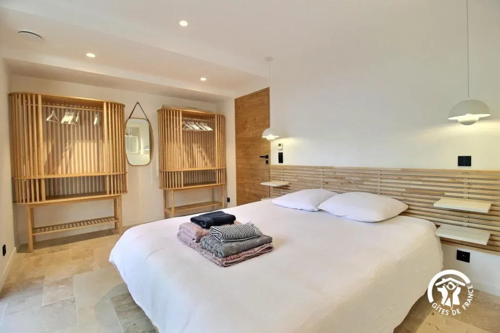 chambre rdc 2 penderies bois