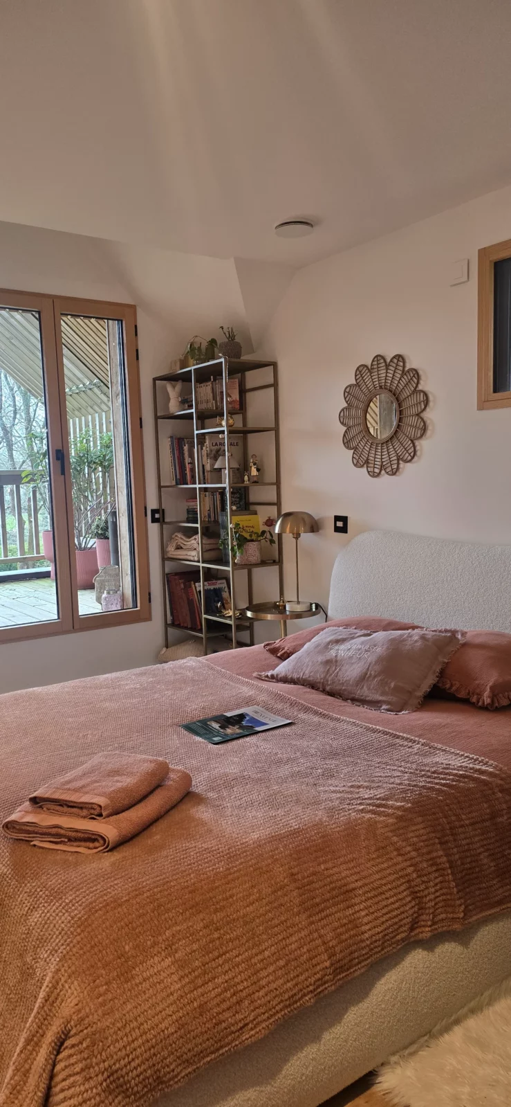 chambre terracotta zellige lumineuse radiateur buffet