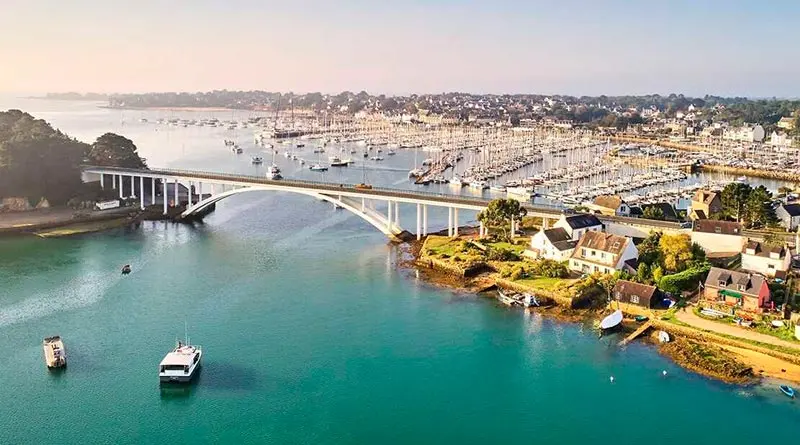 le port mer calme les bateaux le pont de kerisper les voiliers les ostreisculteurs